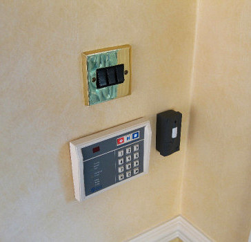 MM4A-2212-EU Mini Monitor link to burglar alarm MM4A-2212-EU Mini Monitor link to burglar alarm