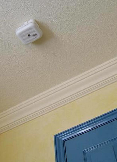 Simply use in place of a standard smoke alarm Simply use in place of a standard smoke alarm